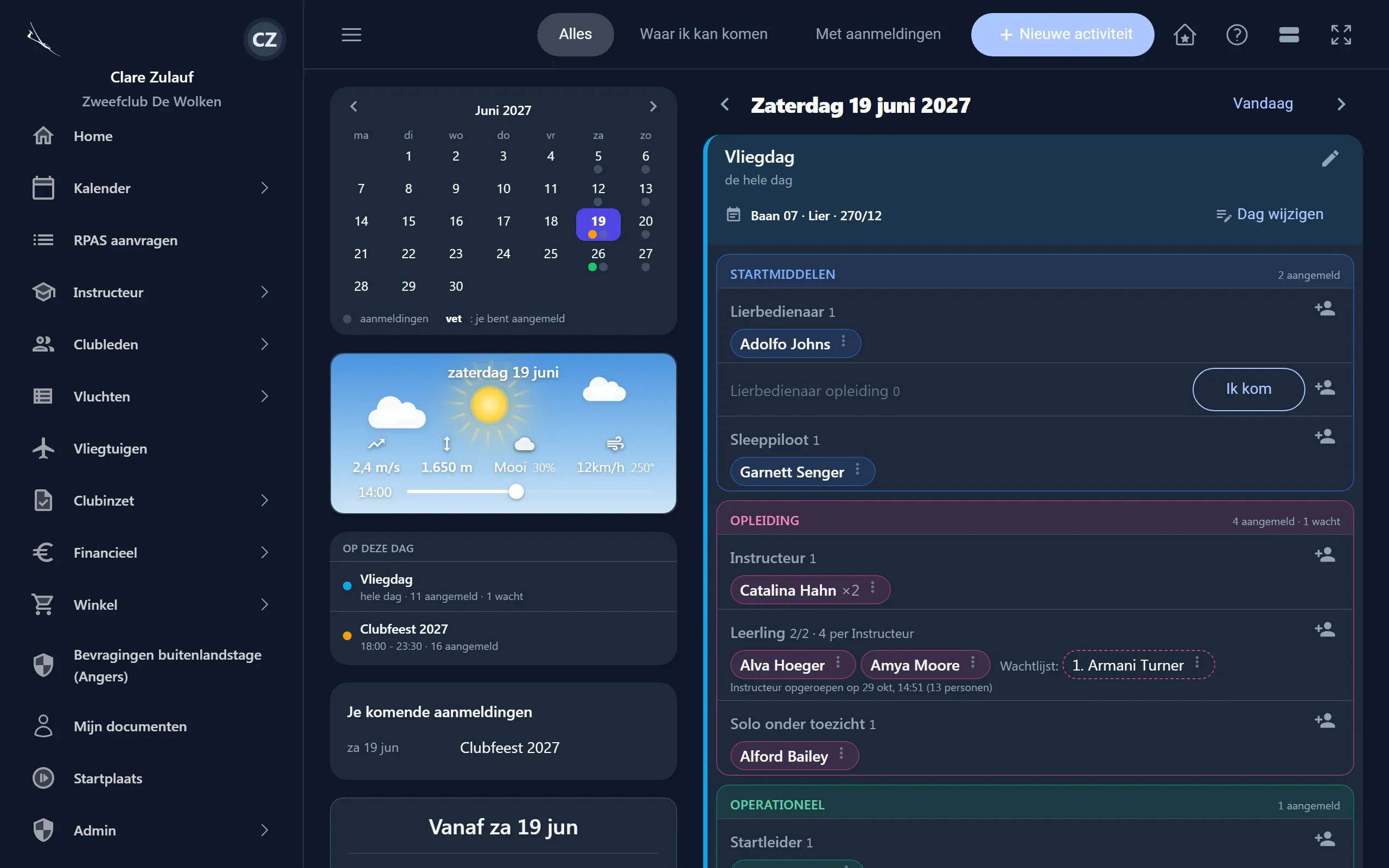 De kalender van een club in Tabbr: de maand met het weer van die dag, wat er op een zaterdag te doen is, en op de vliegdag per taak wie er komt, met de knop Ik kom en een wachtlijst