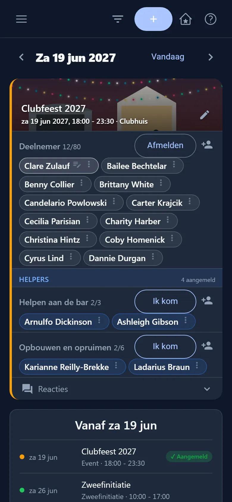 Dezelfde dag op een gsm: het clubfeest van die avond, met wie er komt en de helpers aan de bar en voor het opbouwen