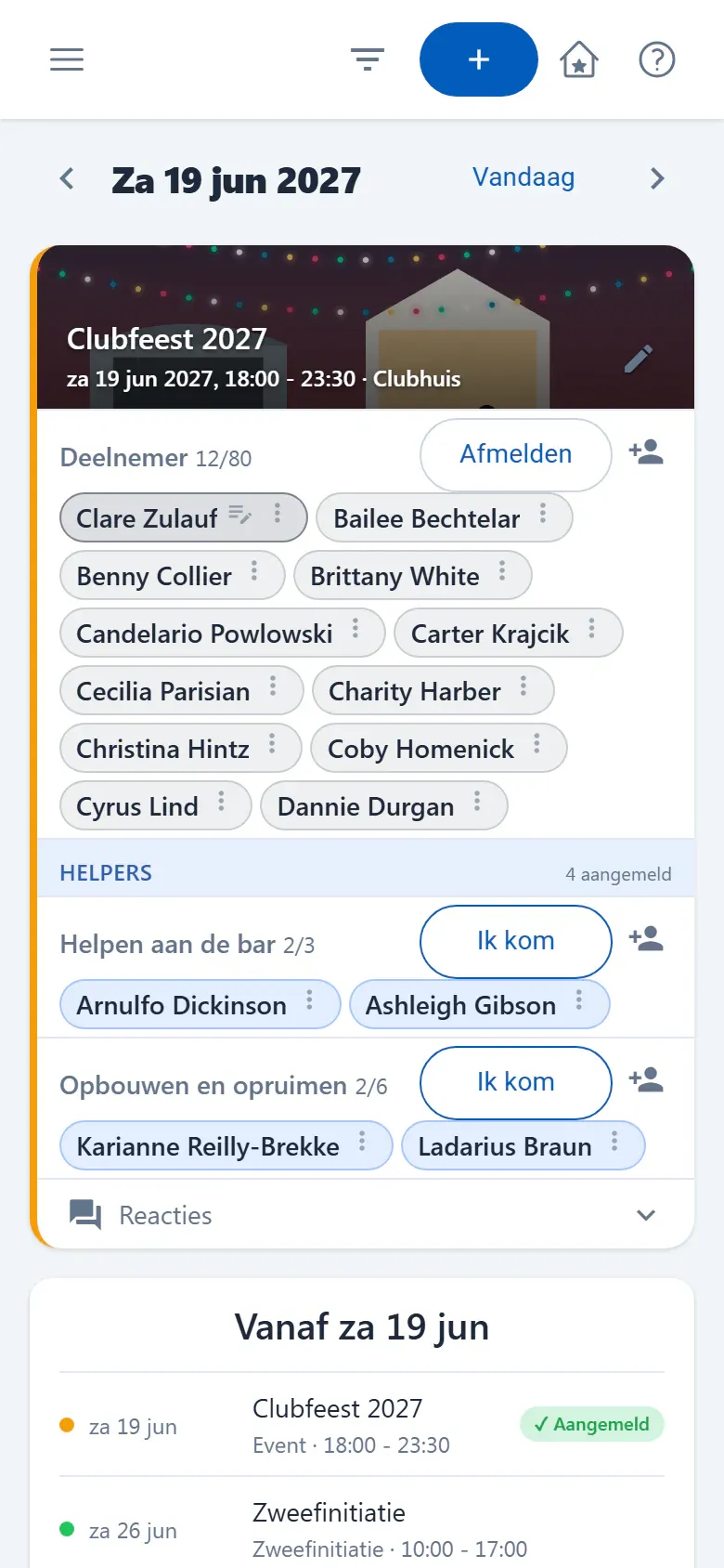 Dezelfde dag op een gsm: het clubfeest van die avond, met wie er komt en de helpers aan de bar en voor het opbouwen